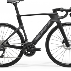 MERIDA REACTO 4000 2027 en color SILK BLACK, vista lateral de la bicicleta completa sobre fondo blanco