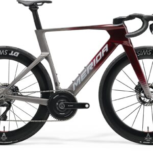 MERIDA REACTO ONE 2027 en color Passion Red/Slate Grey, vista lateral de la bicicleta completa