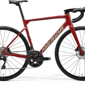 MERIDA SCULTURA 4000 2026 en color HERITAGE RED, vista lateral de la bicicleta completa