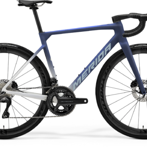 MERIDA SCULTURA 8000 2026 en color DUST BLUE, vista lateral de la bicicleta completa