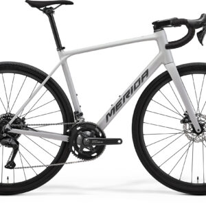 MERIDA SCULTURA ENDURANCE GR 300 2027 en color SILK GREY, vista lateral completa